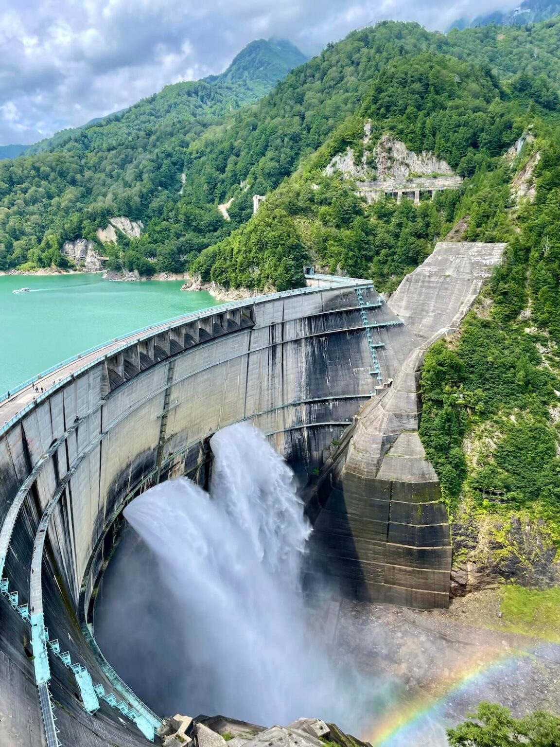 黒部ダムの迫力と絶景、グルメを短時間で楽しみ尽くす | リモートパパの週末アウトドアライフ
